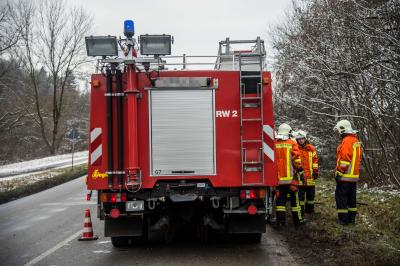 Ebersbach: Fiat Panda landet auf dem Dach - 57-jaehrigen Fahrer ins Krankenhaus
